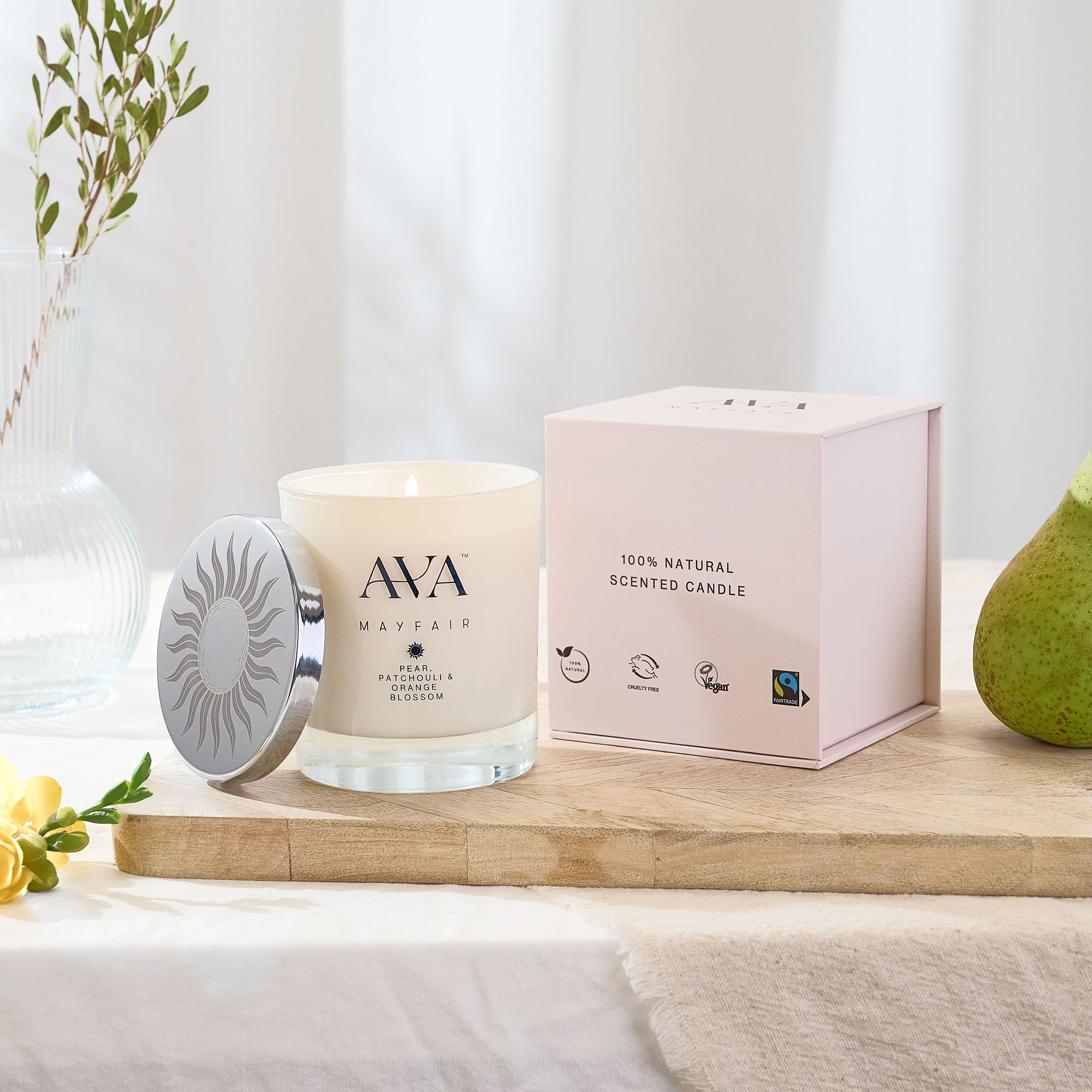 AMF_MF-LUXCANDLE05_CR_01 Ava Mayfair Pear, Patchoili & Orange Blossom candle