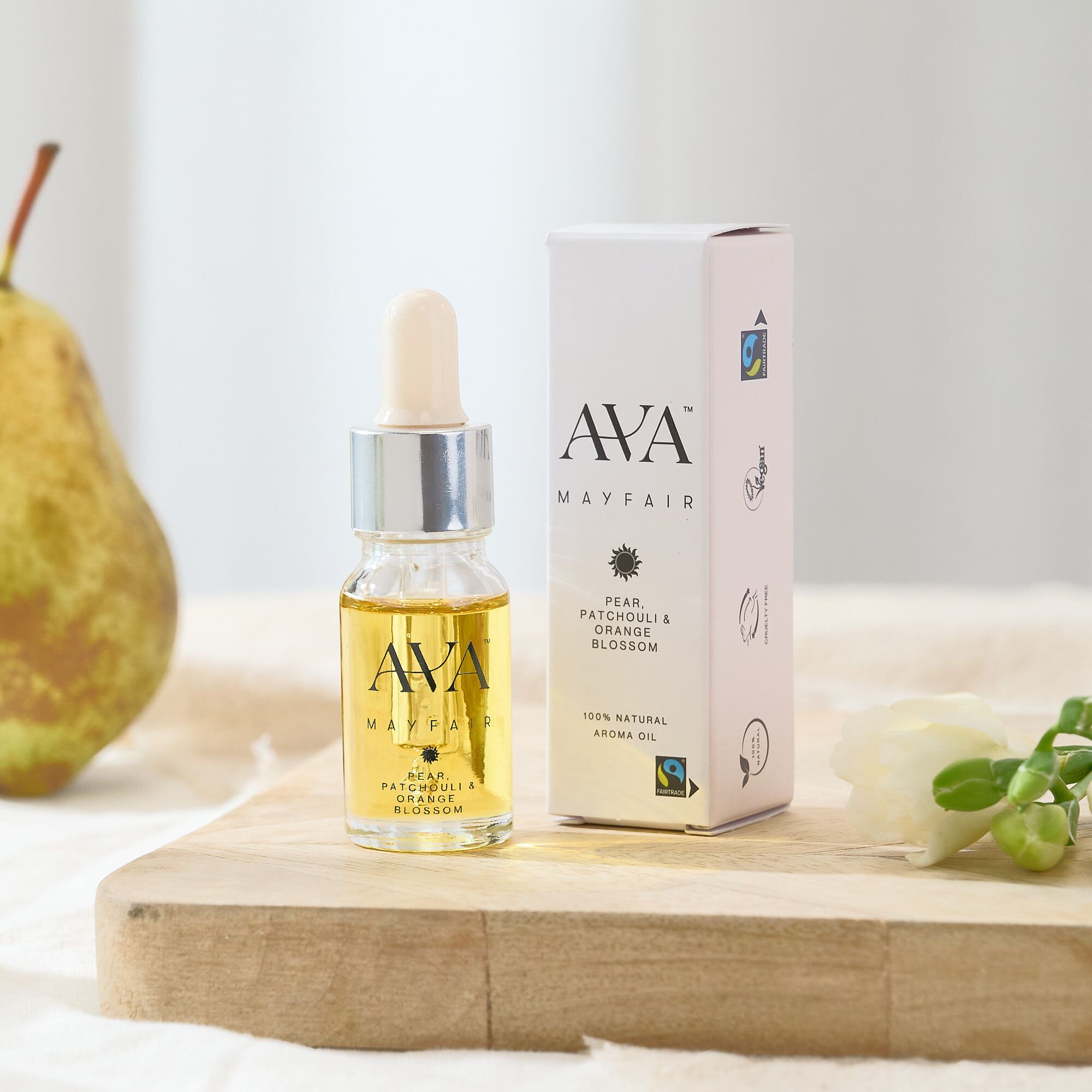 AMF_AR111_CR_01 Ava Mayfair Pear, Patchouli & Orange Blossom Aroma Oil