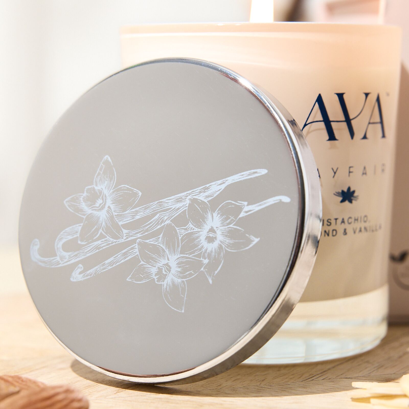 MF-LUXCANDLE25_2_Web